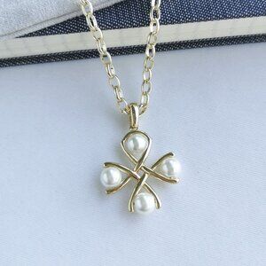 Kendra Scott - Everleigh - Gold White Pearl Pendant Necklace